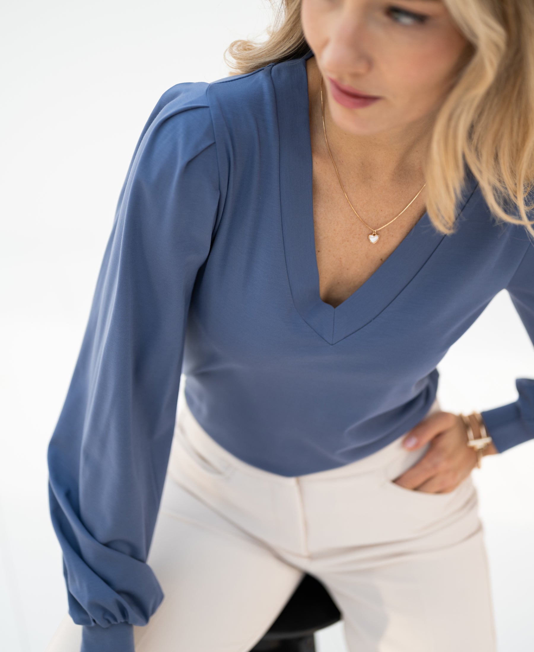 V-hals top LA LIANA Jeansblauw