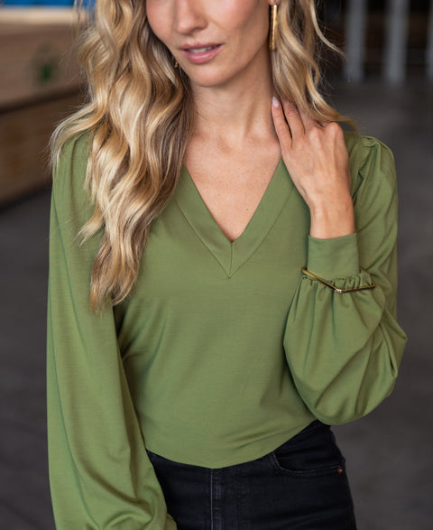 V-neck T-shirt with long sleeves LA LIANA Olive green