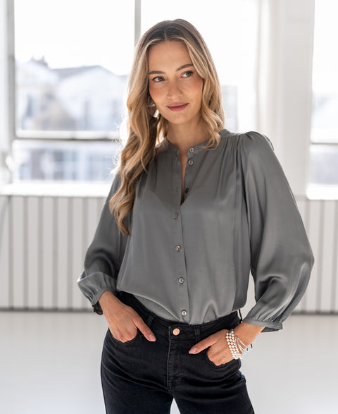 Satijnen blouse LA RAVA Grijs